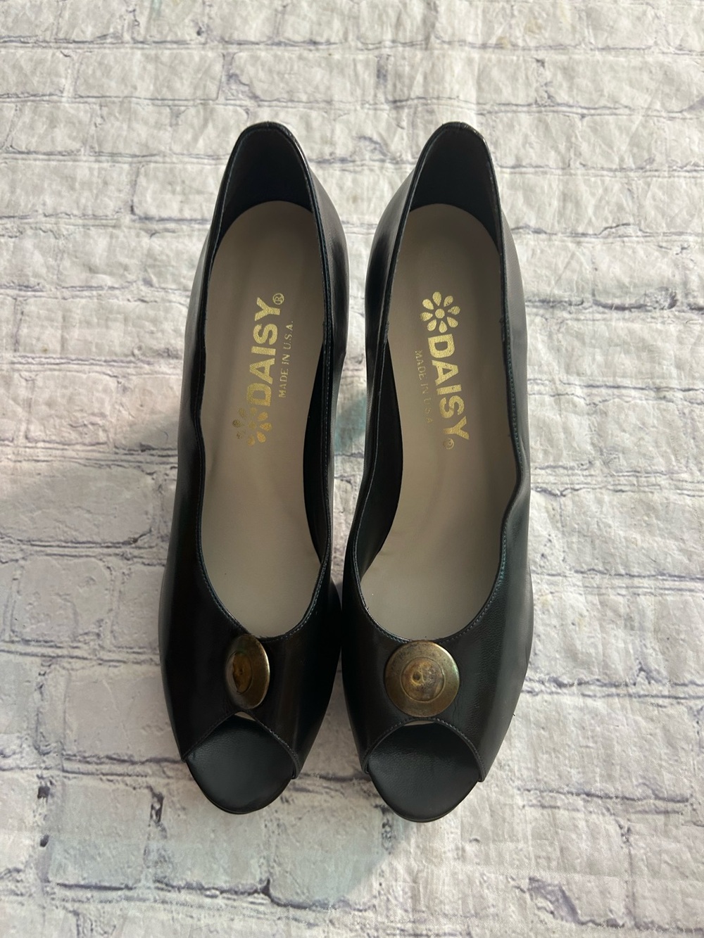DAISY VINTAGE MADE IN USA BLACK PEEP TOE WITH BUTTON DETAIL WOMEN’S PUMPS 11D